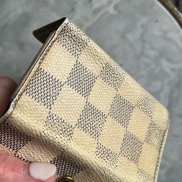 Louis Vuitton Damier Azur Four Key Holder CT3142 - Picture 14 of 16